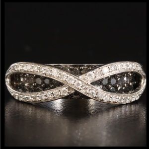 14K Black & White Round One Carat Brilliant Cut Natural Diamond Infinity Ring 7